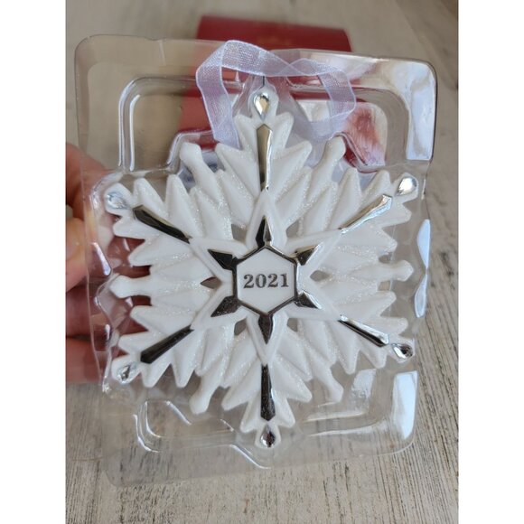 Hallmark snowflake glitter ornament Xmas White decor snow - Picture 3 of 6